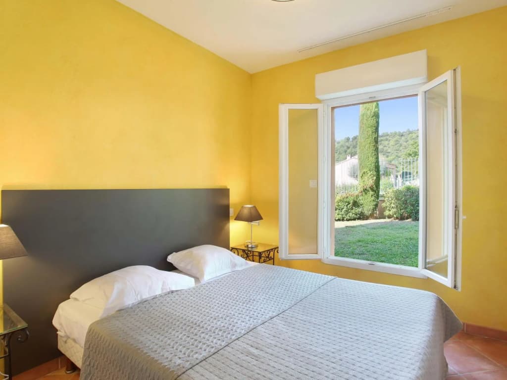 Apartment in Greoux-les-bains Near Lakes - Photo 4