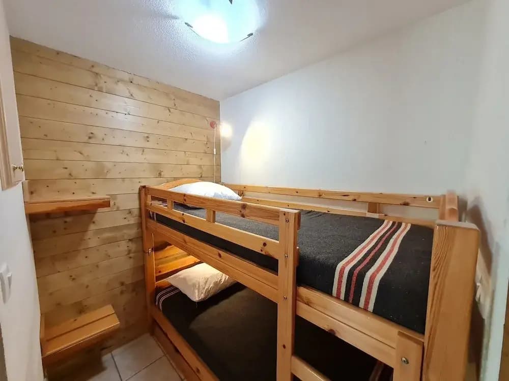 Spacious Apartment With Balcony - Photo 3