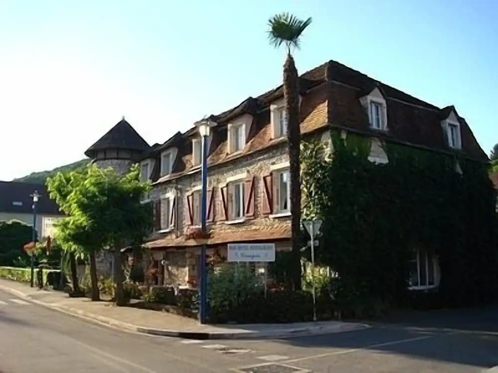 Hotel Grangier - Photo 1