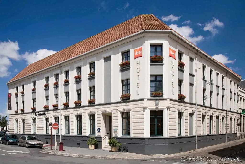 ibis Saint Omer Centre - Photo 1