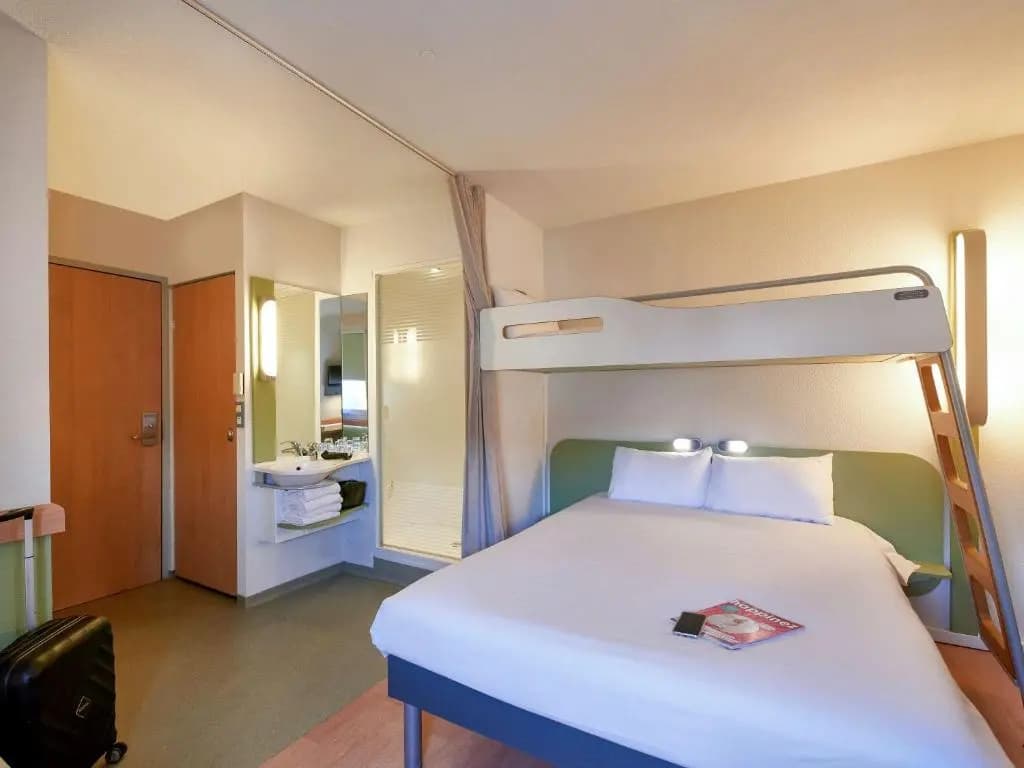 ibis budget Cholet Centre - Photo 3