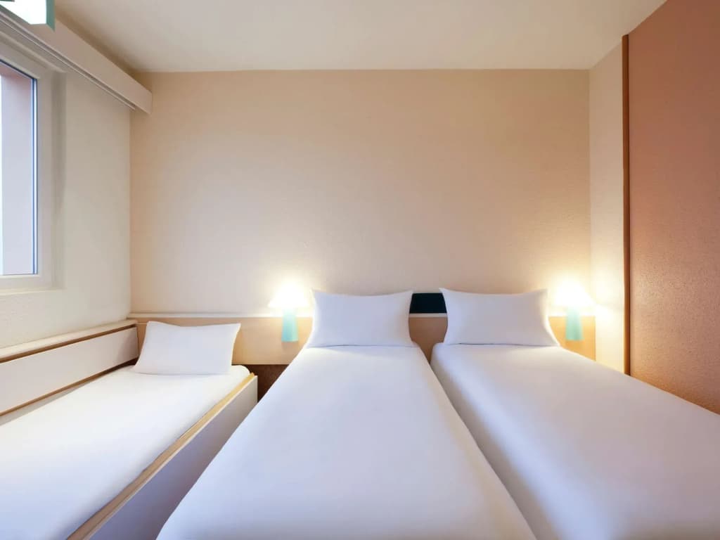 ibis Tarbes Odos - Photo 3