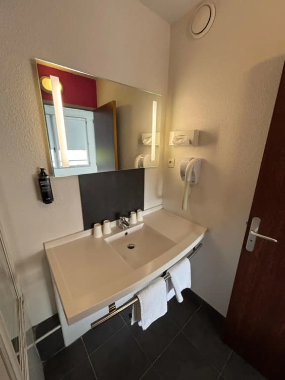 ibis Styles Bethune Bruay - Miniature 8