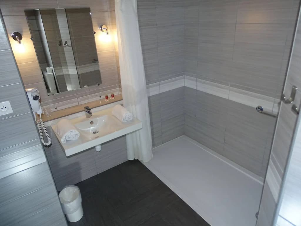 Sure Hotel by Best Western Angouleme - Miniature 8