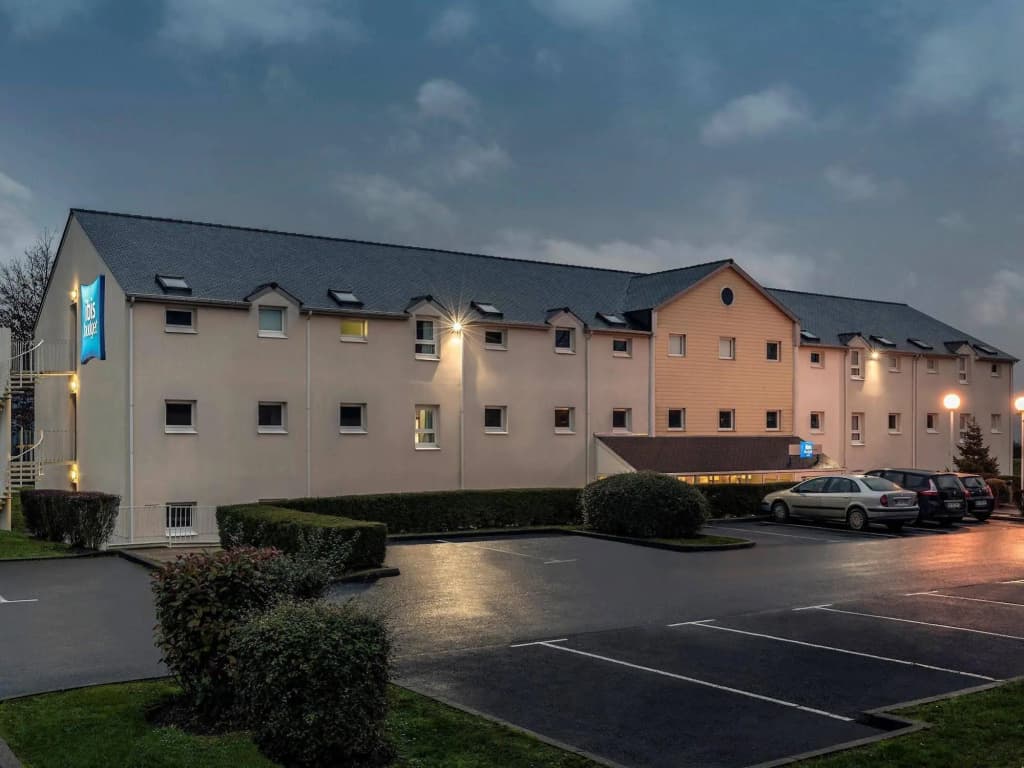 ibis budget Senlis - Photo 1