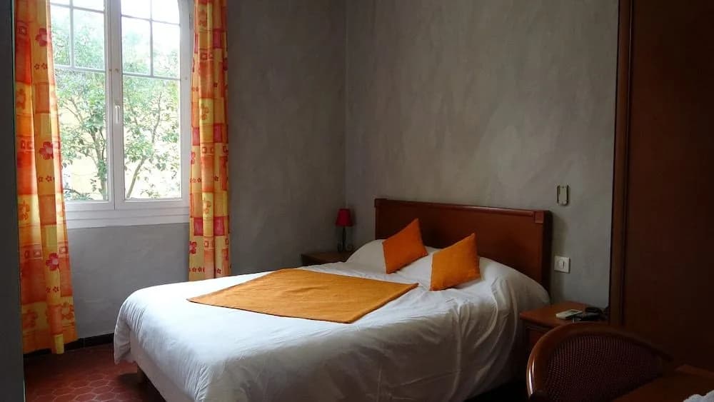 Hôtel Charles - Photo 4
