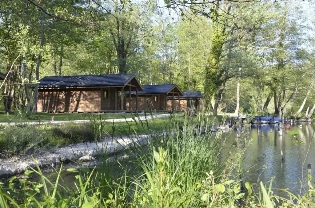 Logis Hôtel les Lodges Du Lac - Photo 1