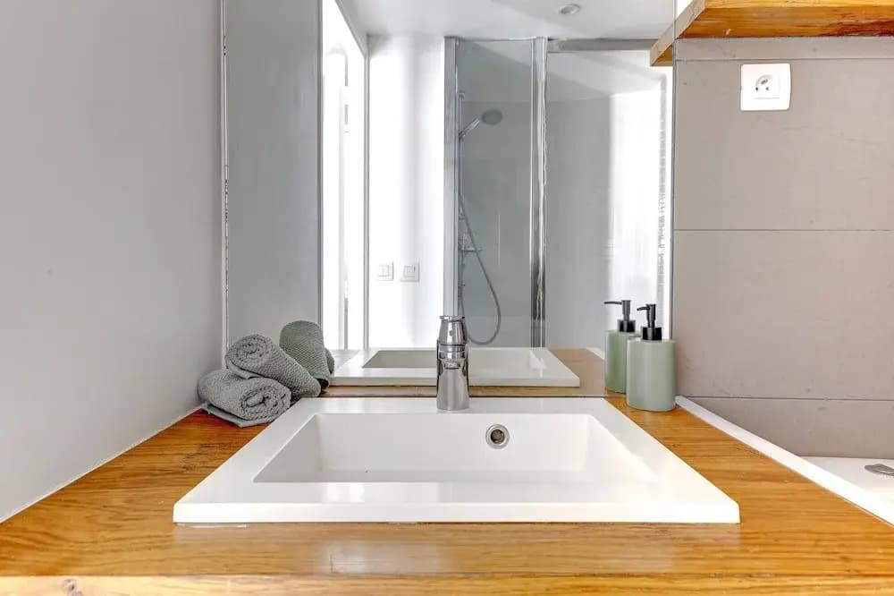Bright 1BR by Palais Garnier - Miniature 8