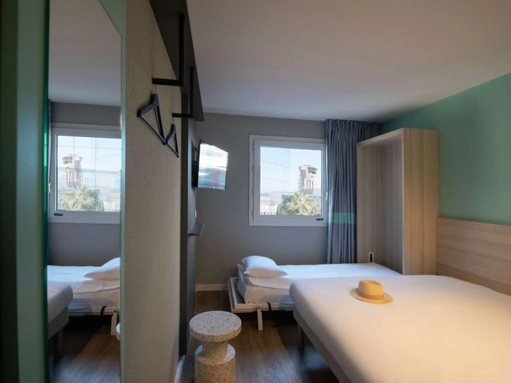 ibis budget Nice Aeroport Promenade des Anglais - Photo 3