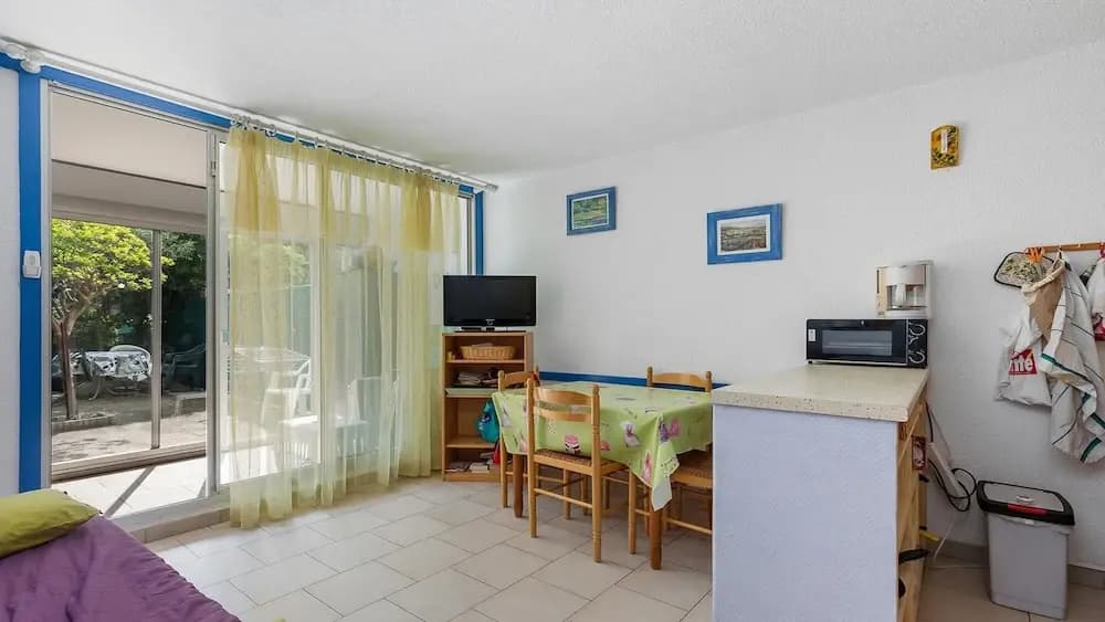 Cozy Stay Near the Beach - Photo 4