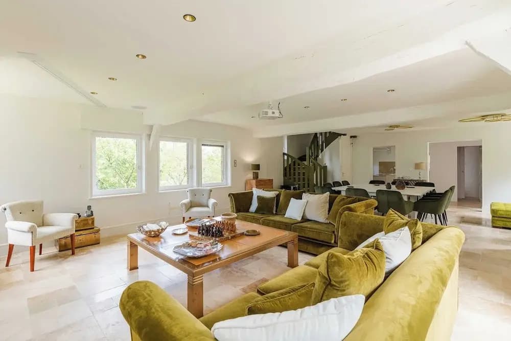 Haven of Peace With Heated Pool and Garden - Photo 3