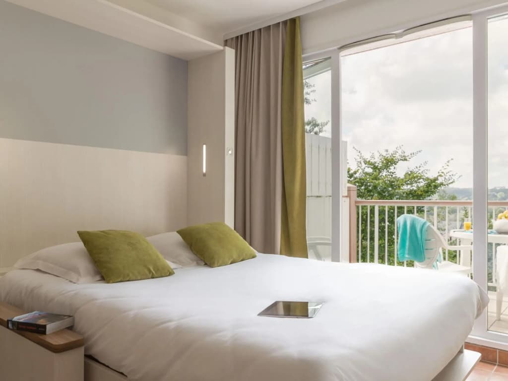 Apartment in Branville in a Nice Area - Photo 5