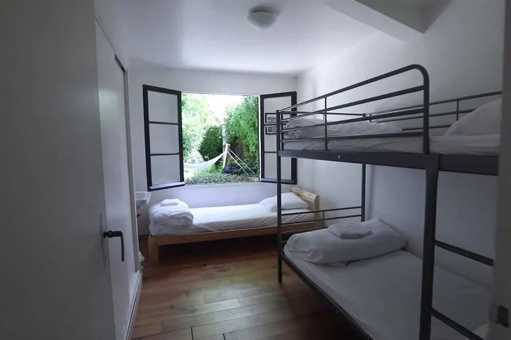 Single Fin Hotel & Lodge - Miniature 6