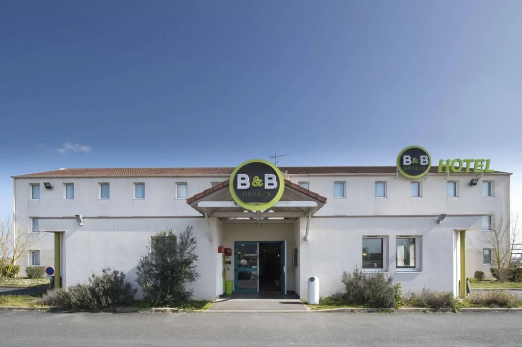 B&B HOTEL Chatellerault - Photo 1
