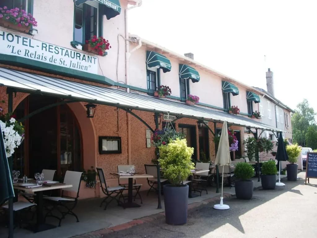 Hotel Le Relais de Saint Julien - Photo 1