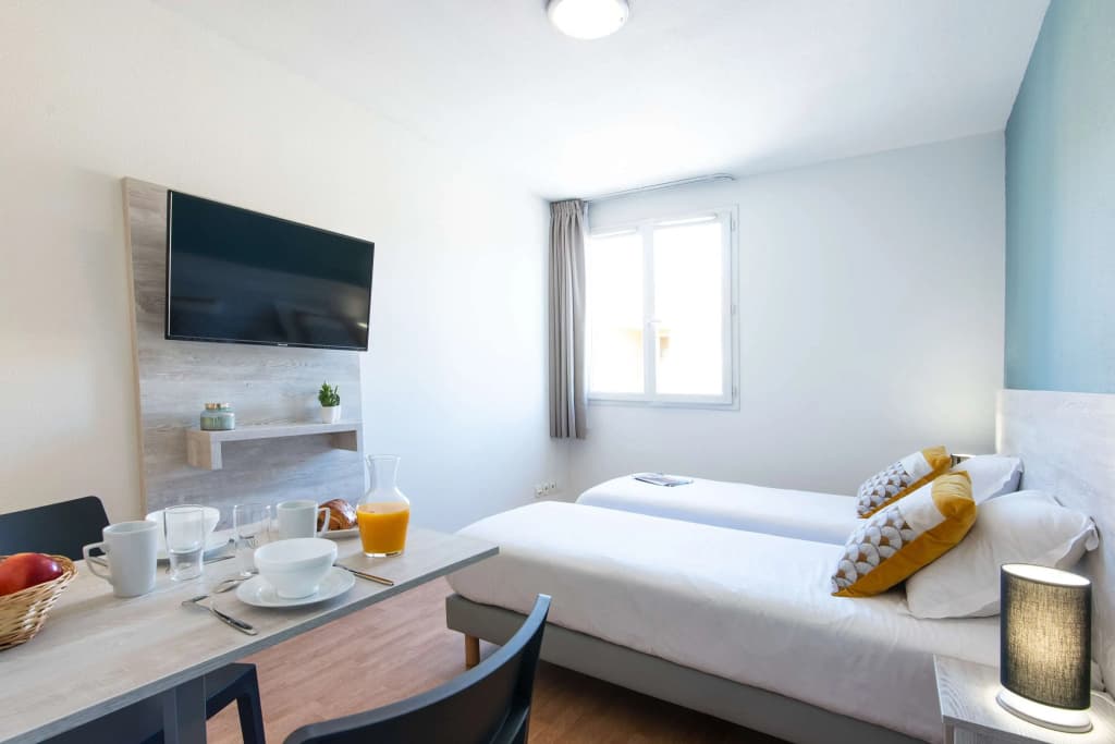 Comfort Aparthotel Aix Le Tholonet - Miniature 6