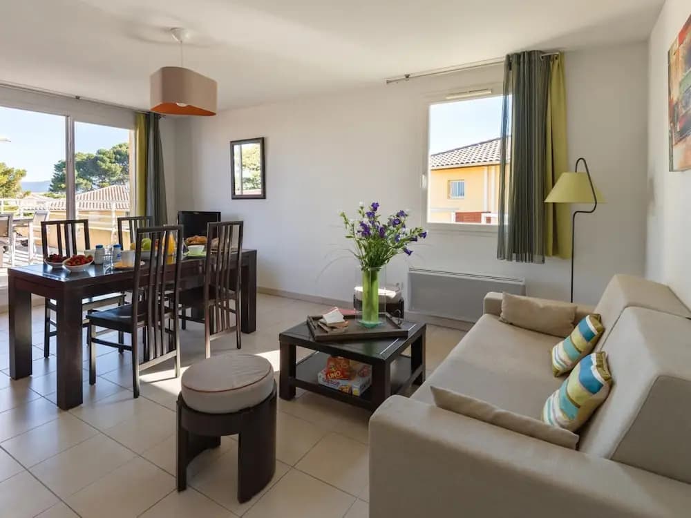 Apartment With Terrace & Pool - Photo 5