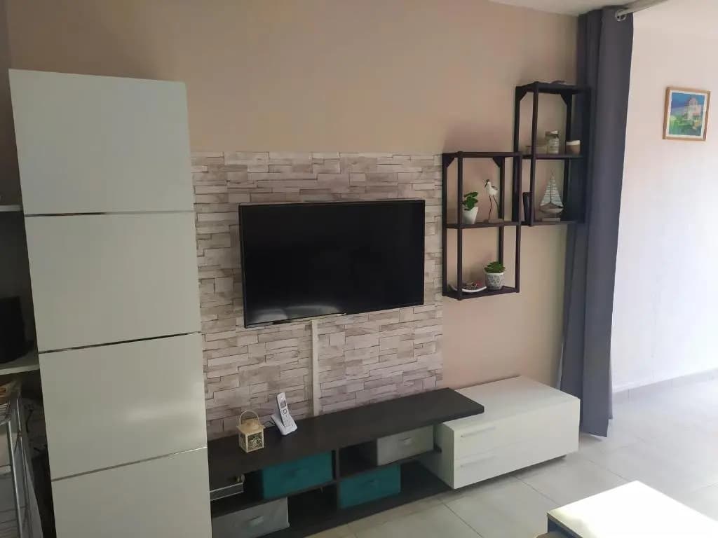 Beau studio avec grande terrasse - Photo 1