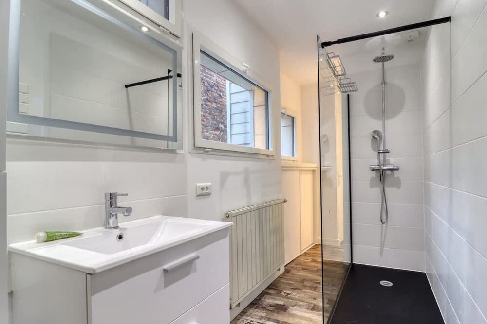 Maison Proches des Places Avec Stationnement - Photo 4