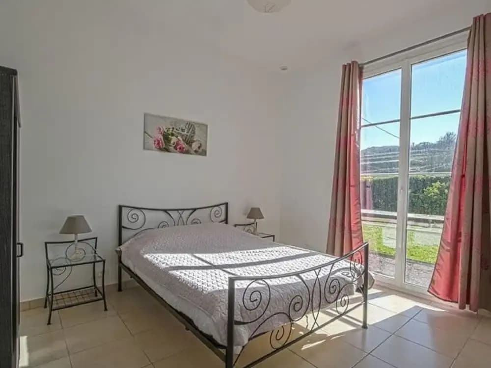 Spacious Holiday Home in Aure sur Mer With Garden - Photo 2