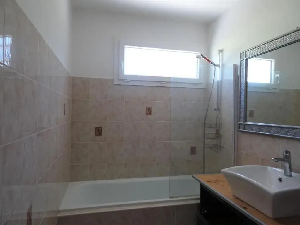 Comfortable Bungalow, Pink Granite Coast - Miniature 7
