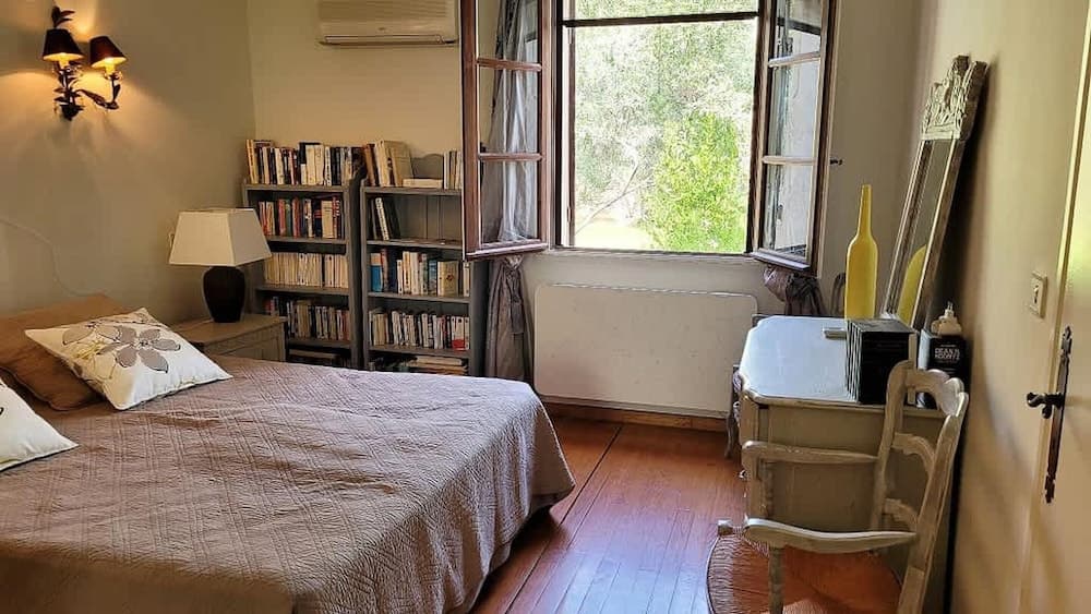 Villa Near Avignon With Separate Suites - Miniature 8