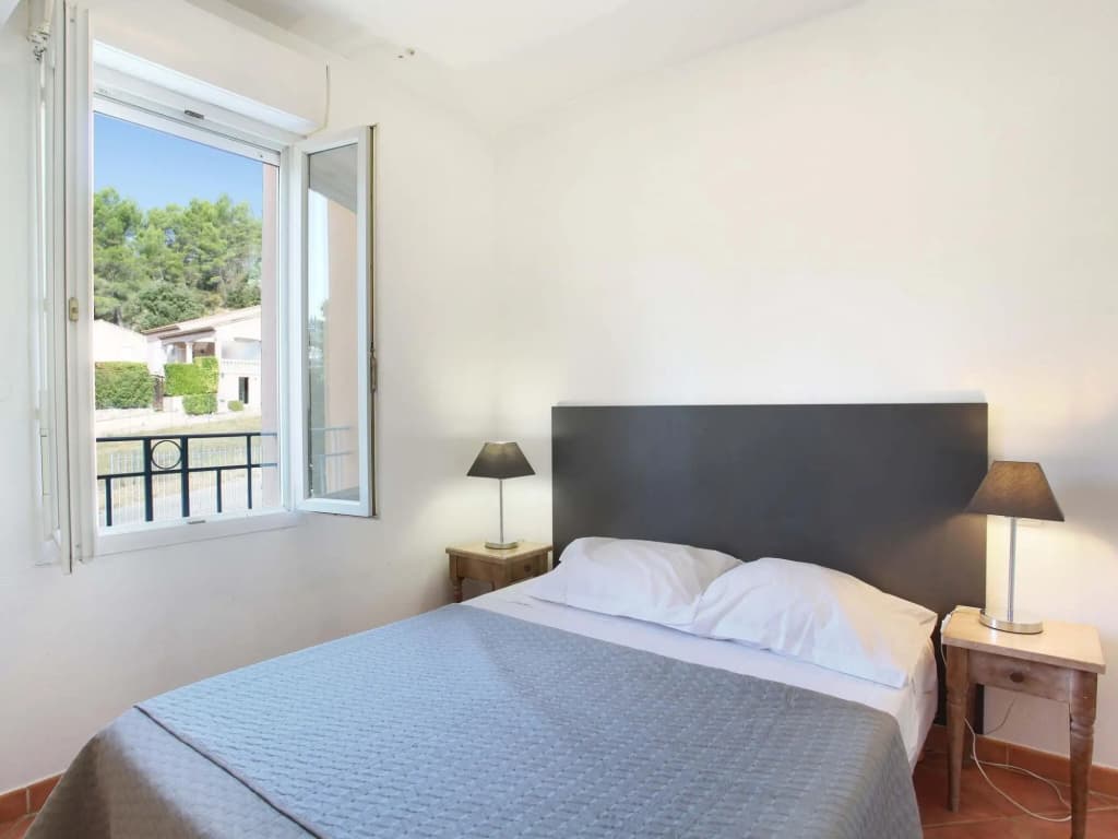 Apartment in Greoux-les-bains Near Lakes - Photo 3