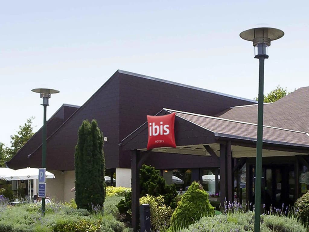 ibis Tours Sud - Photo 1