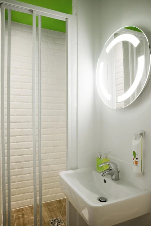 ibis Styles Paris Buttes Chaumont - Miniature 8