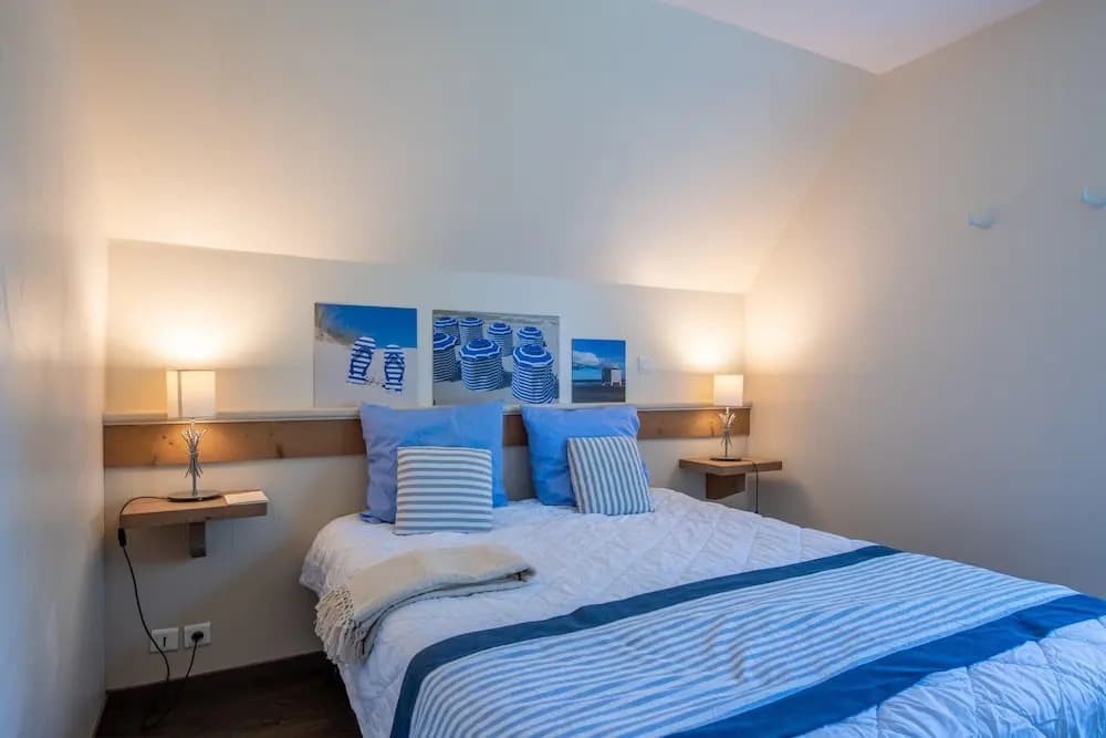 Retreat With Garden or Golf Views - Photo 3