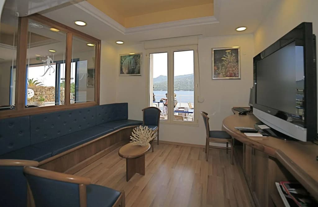 Hôtel Le Neptune - Photo 2