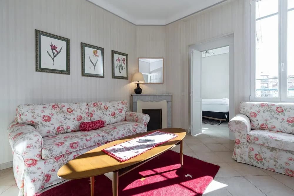 Three Bedroom two Bathroom Apartment in Center of Cannes on Quiet Street Minutes From the Palais - 2002 - Photo 1