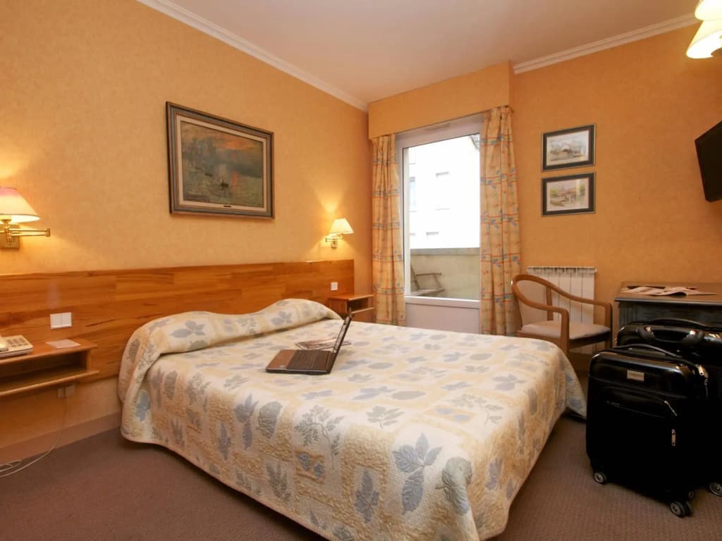 Logis Hotel Sully - Photo 2