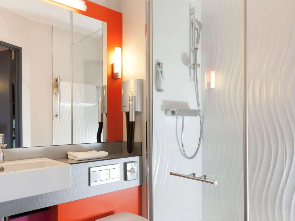 ibis Styles Romans Valence Gare Tgv - Miniature 7