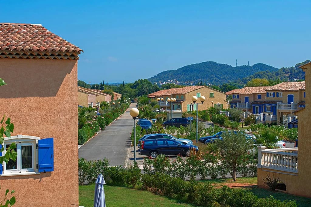Terraced house with air conditioning in the residence Le Clos des Oliviers - Miniature 8