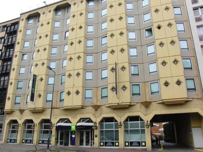 ibis Styles Lille Centre Gare Beffroi - Photo 1