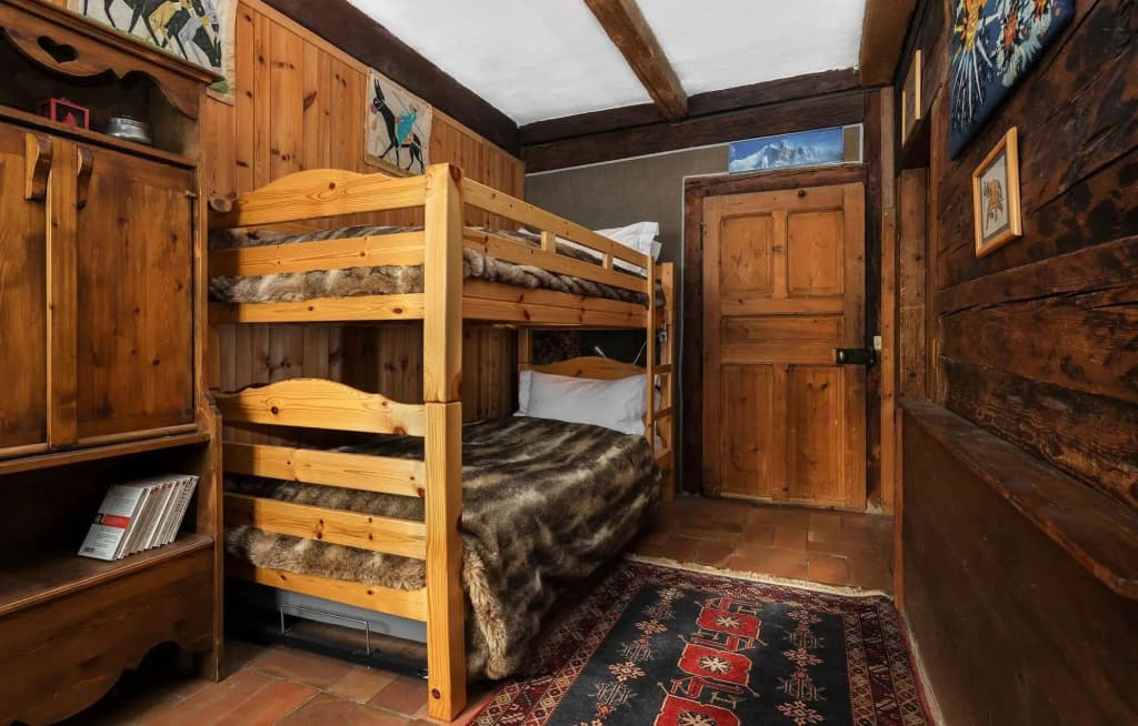 Chalet Heron - Photo 1