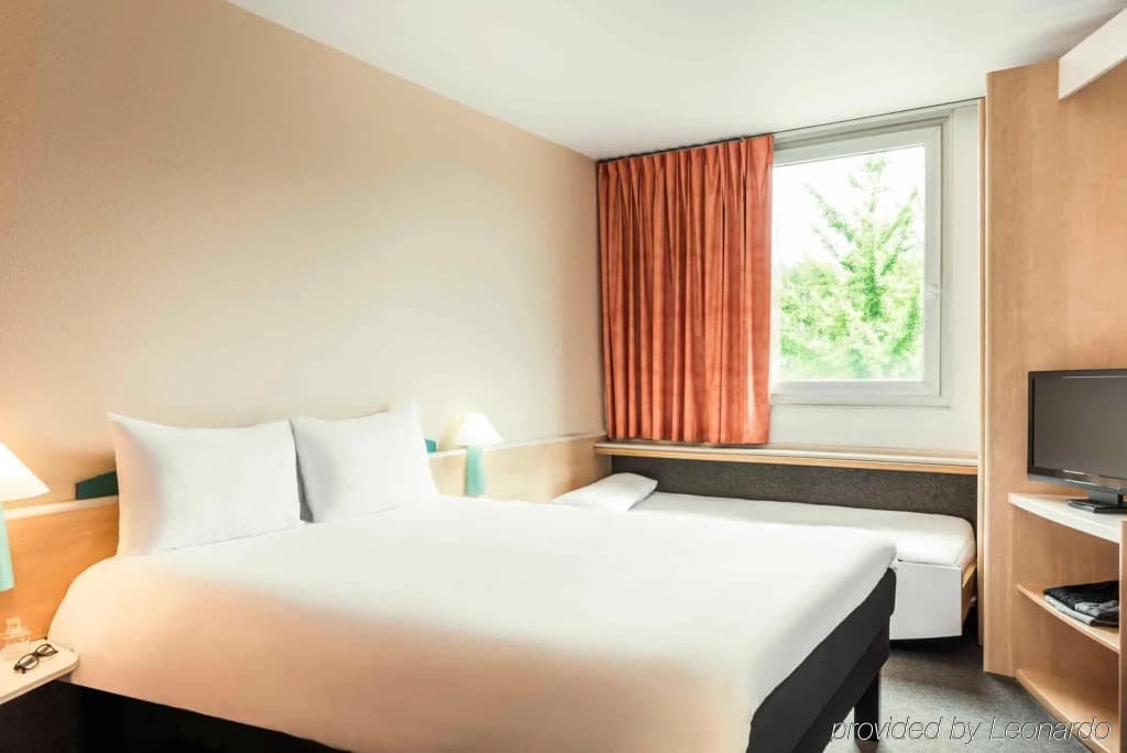 ibis Paris Saint-Denis Stade Sud - Photo 3