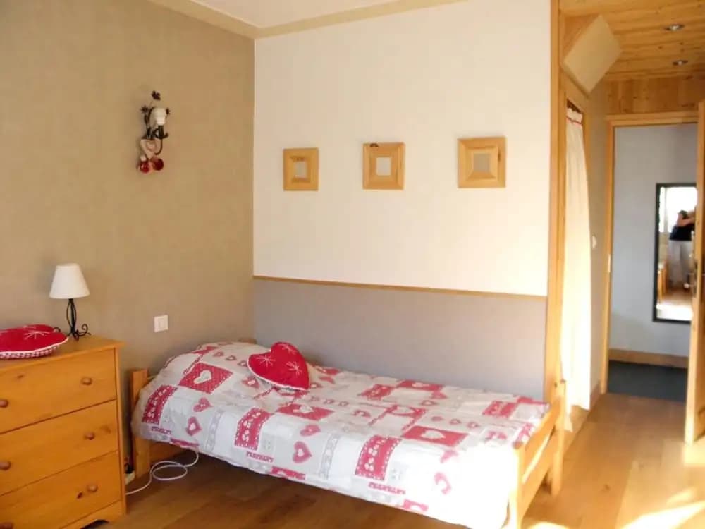 Apartment With 2 Bedrooms In Samoens With Wonderful Mountain View Furnished Garden And Wifi - Photo 3