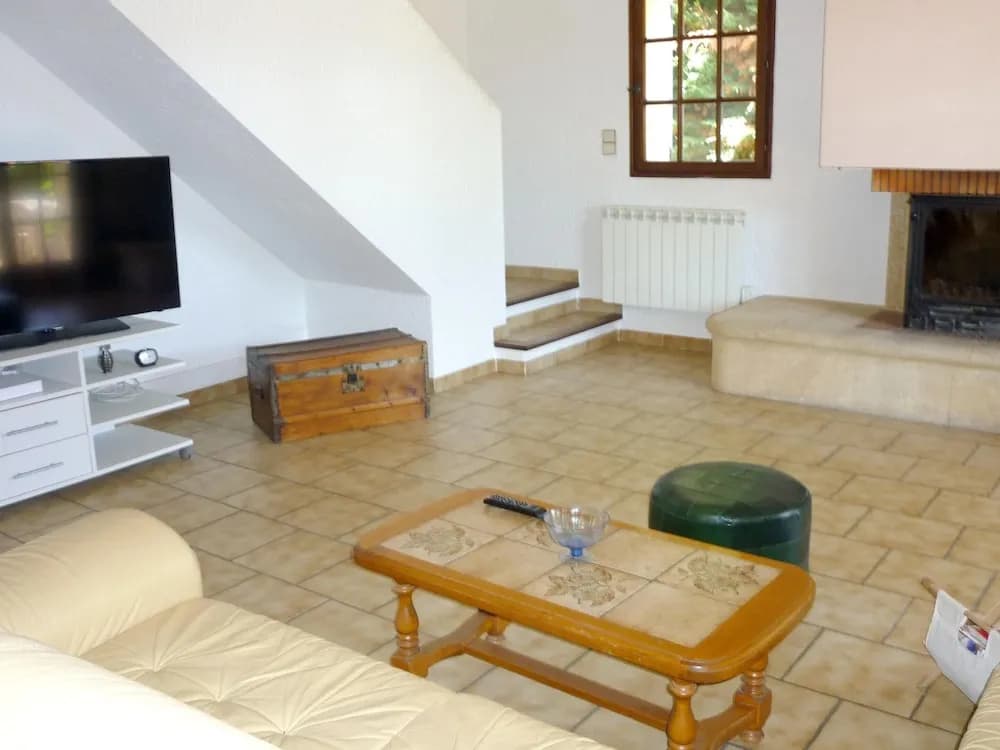 House With 3 Bedrooms in Loriol-du-comtat, With Enclosed Garden - 110 km From the Beach - Photo 2