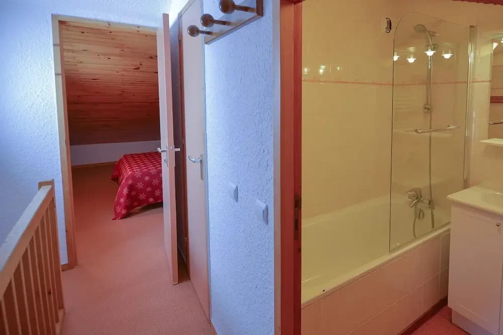 Beautiful Apartment With Balcony - Miniature 8