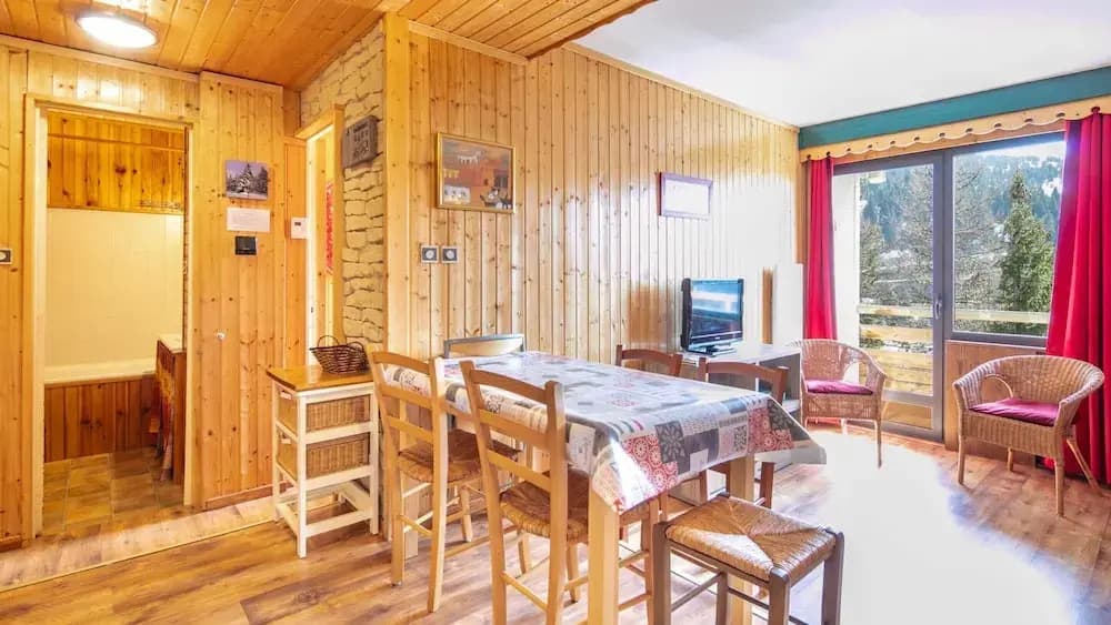 Alpine Comfort With Balcony Views - Photo 3