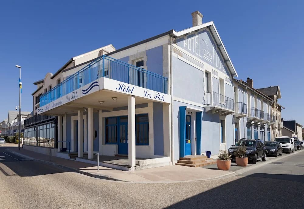 Hotel Les Flots - Chatelaillon Plage - Photo 1