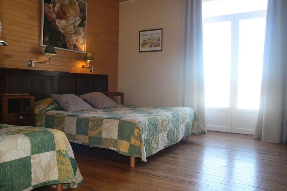 Hôtel Le Grillon - Photo 2