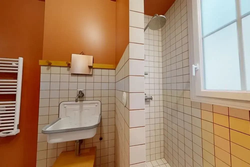 Delightful 1-bed Studio w Shared Co-working Space - Miniature 7