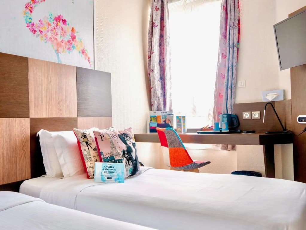Hotel Kyriad Vichy Spa Cinq Mondes - Photo 3