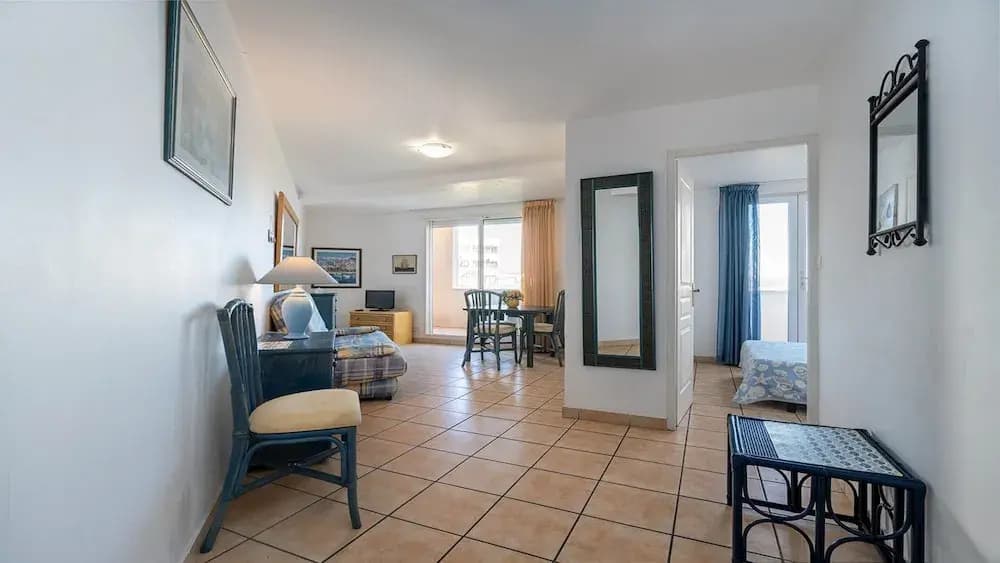 Stylish Beachside Stay, Cap D'agde - Miniature 7