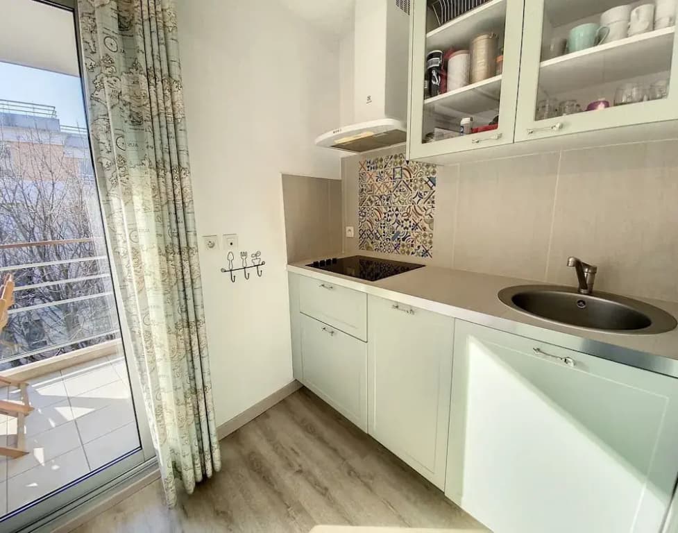 Terrace Apartment Near the Beach - Miniature 8