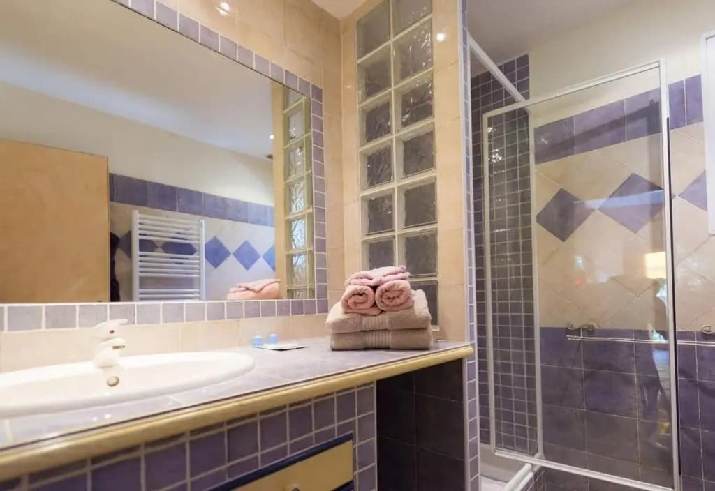 Appartement d'une chambre avec piscine partagee jardin clos et wifi a Forcalquier - Miniature 6