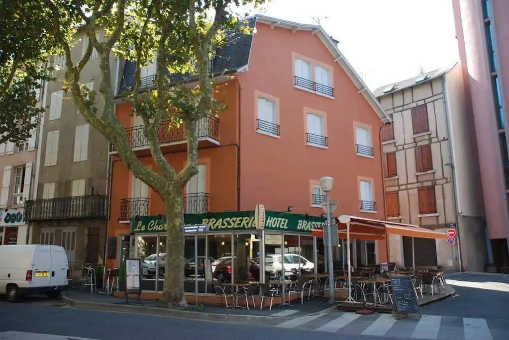 Le Charleston Hotel - Photo 1